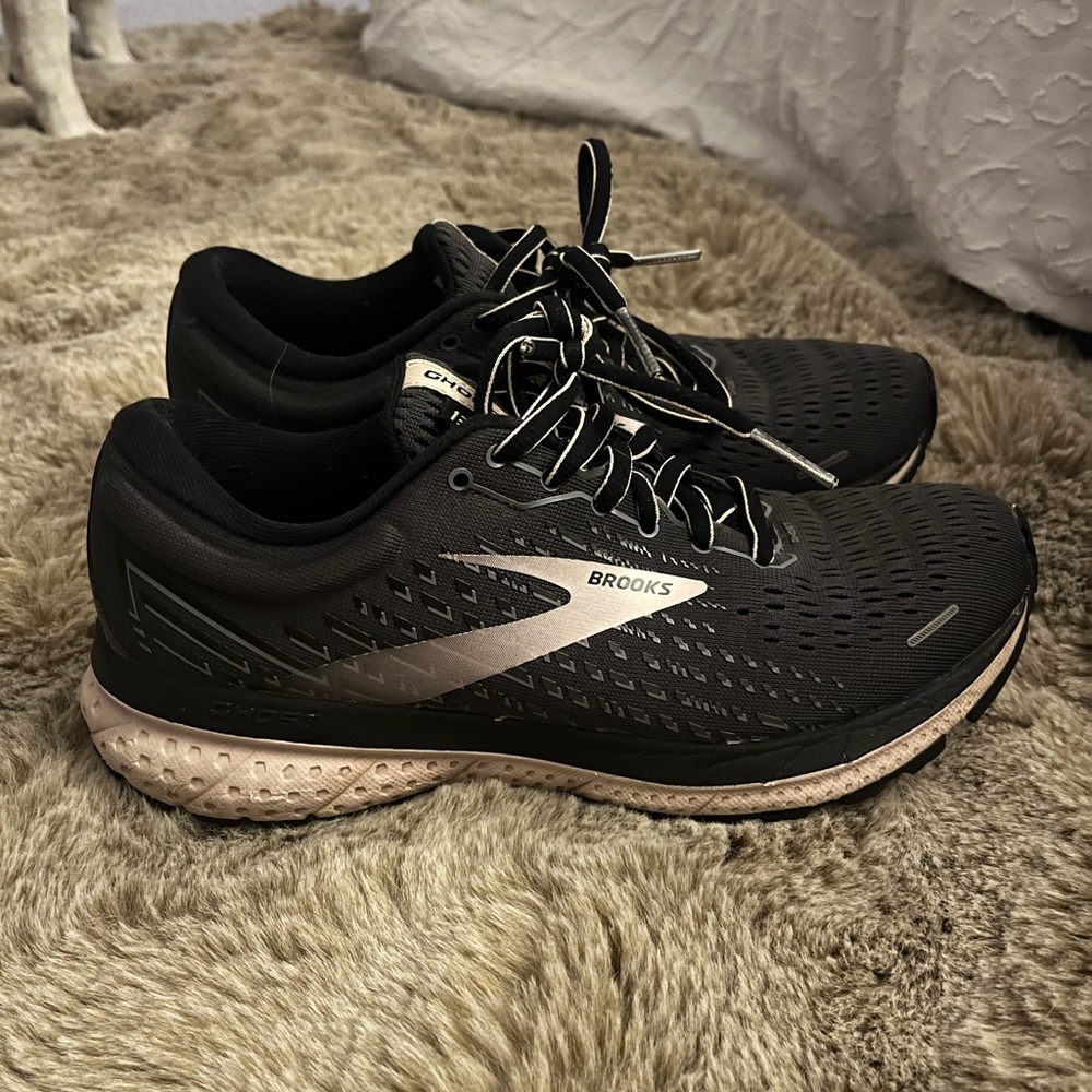 womens brooks shoes
